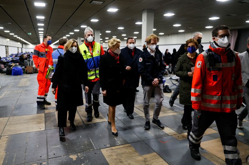 &copy; Reuters. لاجئون من أوكرانيا لدى وصولهم مخيم طوارئ أقيم في أرض المعارض للاجئين الذين فروا من أوكرانيا عقب الغزو الروسي لأوكرانيا في برلين يوم الجمعة. 