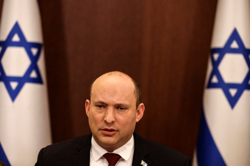 &copy; Reuters. Israeli Prime Minister Naftali Bennett attends a cabinet meeting at the Prime Minister's office in Jerusalem March 6, 2022. REUTERS/Ronen Zvulun