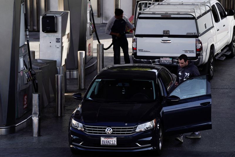 &copy; Reuters. FILE PHOTO: People refuel their vehicles with gasoline at the Helios House, the first LEED-certified gas station in the United States, in West Olympic Boulevard in Los Angeles, California, U.S., March 10, 2022. Picture taken March 10, 2022. REUTERS/Bing G
