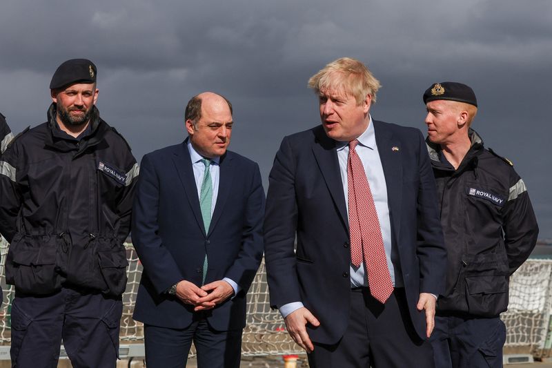 &copy; Reuters. FILE PHOTO: British Prime Minister Boris Johnson and Defence Secretary Ben Wallace visit Cammell Laird shipyard in Merseyside Britain, March 10, 2022. REUTERS/Phil Noble/Pool