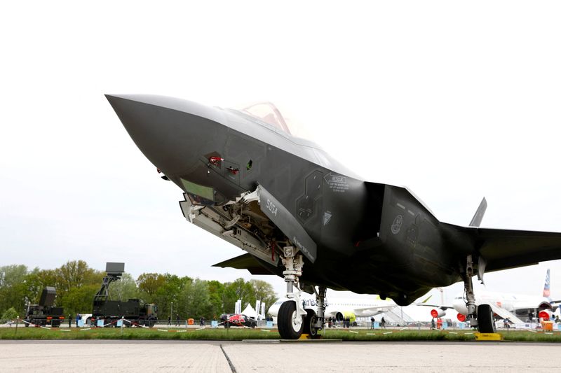 &copy; Reuters. FILE PHOTO: A Lockheed Martin F-35 aircraft is seen at the ILA Air Show in Berlin, Germany, April 25, 2018.    REUTERS/Axel Schmidt/File Photo