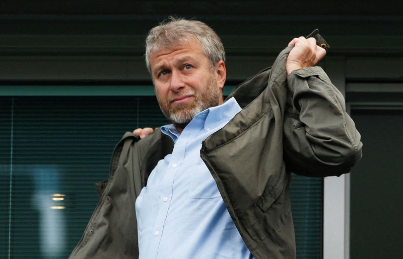 &copy; Reuters. FILE PHOTO: Football - Chelsea v Crystal Palace - Barclays Premier League - Stamford Bridge - 3/5/15   Chelsea owner Roman Abramovich in the stands. Action Images via Reuters /John Sibley