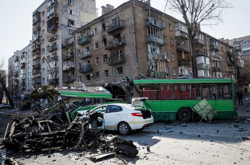 &copy; Reuters. آثار قصف روسي على العاصمة الأوكرانية كييف في 14 مارس آذار 2022. تصوير: جليب جارانيتش - رويترز