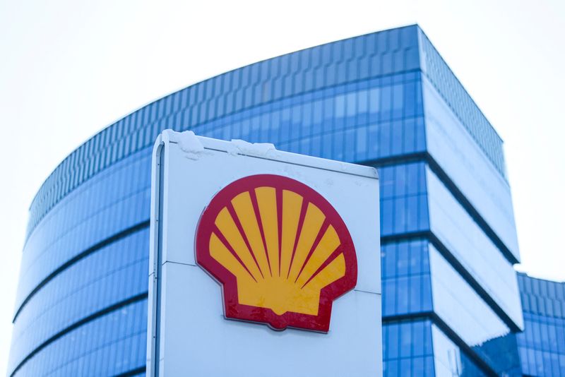 &copy; Reuters. FILE PHOTO: A view shows a board with the logo of Shell at the company's fuel station near a business centre in Moscow, Russia March 9, 2022. REUTERS/Maxim Shemetov