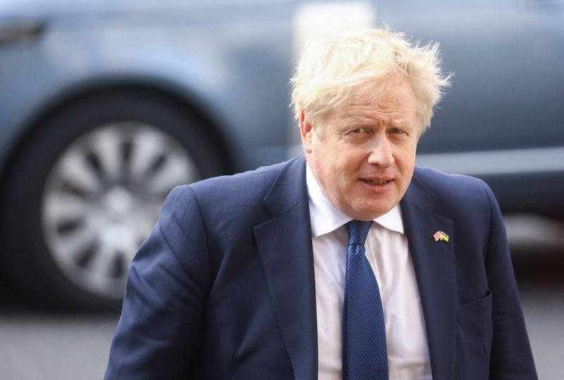 &copy; Reuters. رئيس الوزراء البريطاني بوريس جونسون قبل اجتماع في لندن يوم الاثنين. تصوير: حنا مكاي - رويترز