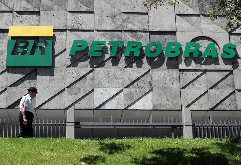 &copy; Reuters. A man walks in front of the headquarters of Petroleo Brasileiro S.A. (Petrobas) in Rio de Janeiro, Brazil March 9, 2020. REUTERS/Sergio Moraes