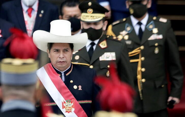 © Reuters. Pedro Castillo, presidente do Peru, saindo do Congresso peruano em Lima, Peru
28/06/2021
REUTERS/Angela Ponce/