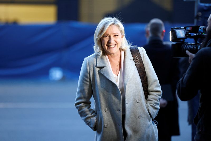 &copy; Reuters. La candidate du Rassemblement national à l'élection présidentielle, Marine Le Pen, s'est déclarée lundi opposée aux sanctions liées à la guerre en Ukraine susceptibles de desservir l'économie française. /Photo prise le 14 mars 2022/REUTERS/Ludov