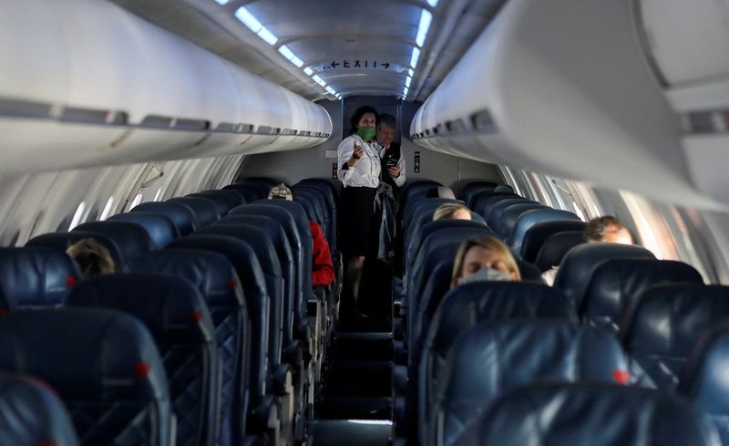 © Reuters. FILE PHOTO: Flight attendants talk on a Delta Airlines flight operated by SkyWest Airlines during a flight departing from Salt Lake City, Utah, U.S. April 11, 2020. REUTERS/Jim Urquhart/File Photo