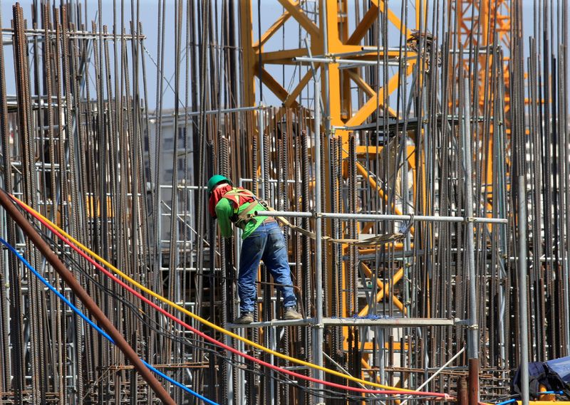 &copy; Reuters. FILE PHOTO: A worker installs steel rods at a construction site in Paranaque city, metro Manila, Philippines May 29, 2018. REUTERS/Romeo Ranoco