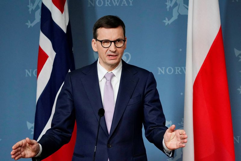 &copy; Reuters. FOTO DE ARCHIVO: El primer ministro polaco, Mateusz Morawiecki, durante una conferencia de prensa celebrada en Oslo, Noruega, el 8 de marzo de 2022. NTB/Stian Lysberg Solum vía REUTERS   
