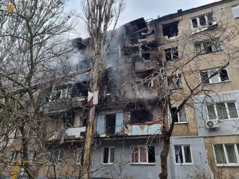 &copy; Reuters. منظر عام لمبنى سكني لحق به ضرر جراء القصف الروسي لأوكرانيا في ميكولايف يوم السابع من مارس آذار 2022. صورة لرويترز من الخدمة الصحفية لخدمة الطو