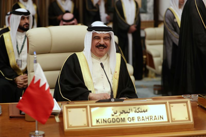 © Reuters. العاهل البحريني الملك حمد بن عيسى ال خليفة في مكة بصورة من أرشيف رويترز.