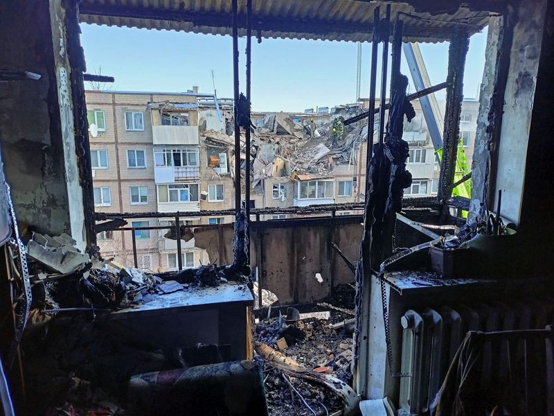 &copy; Reuters. An interior view shows an apartment inside a residential building damaged by an airstrike, as Russia?s attack on Ukraine continues, in Kharkiv, Ukraine March 15, 2022. REUTERS/Vitalii Hnidyi