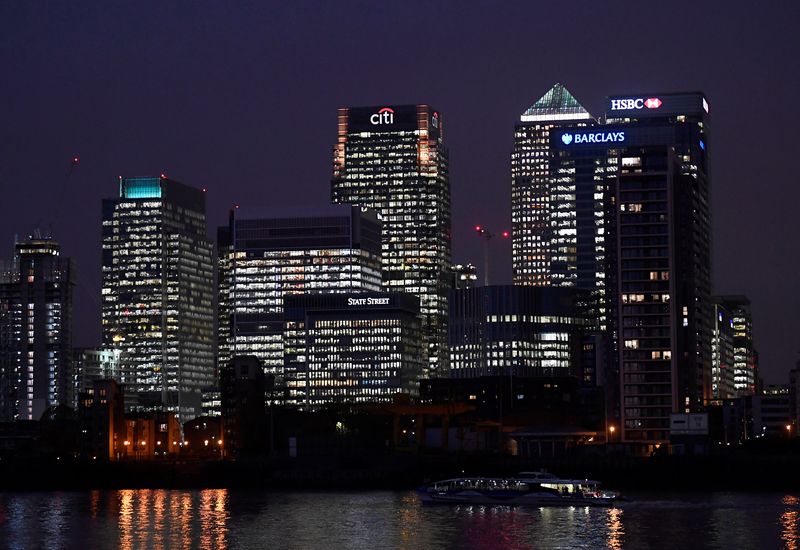 &copy; Reuters. Office blocks of Citi, Barclays, and HSBC banks are seen at dusk in the Canary Wharf financial district in London, Britain November 16, 2017. REUTERS/Toby Melville