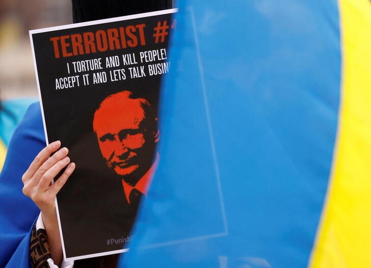 &copy; Reuters. Foto de archivo de un cartel cin el rostro de Putin en una manifestación en Malta 
 Mar 12, 2022. REUTERS/Darrin Zammit Lupi