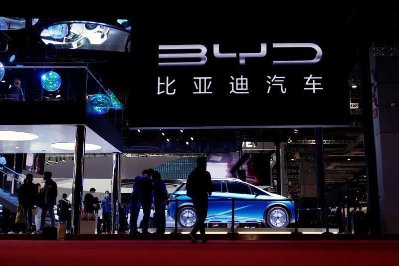 &copy; Reuters. People visit the BYD booth during a media day for the Auto Shanghai show in Shanghai, China April 19, 2021. REUTERS/Aly Song
