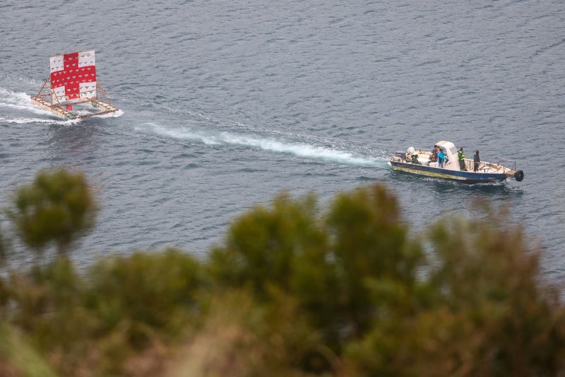 &copy; Reuters. 　３月１６日、台湾軍は１６日、中国に近い東引島で実弾演習を実施した。写真は演習のためにえい航される射撃の的。東引で撮影（２０２２年　ロイター／Ann Wang）
