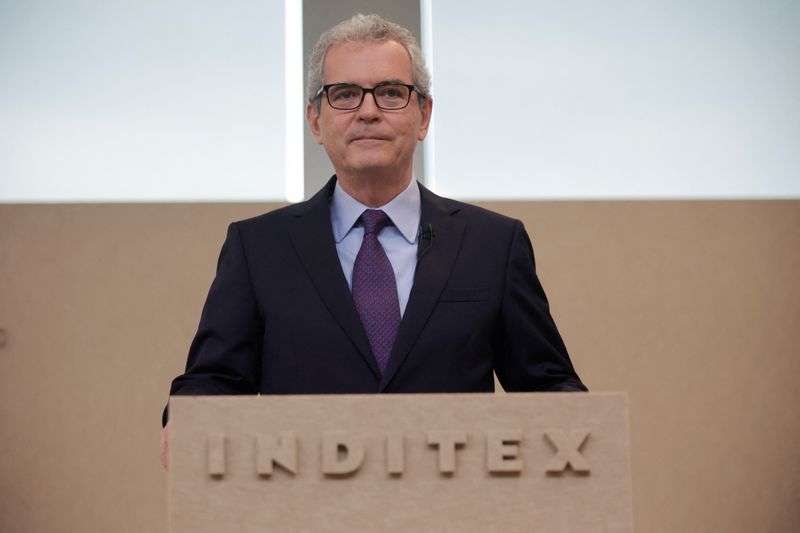 © Reuters. Inditex Chairman and Chief Executive Pablo Isla attends a news conference at a Zara factory, the headquarters of Inditex group, in Arteixo, near A Coruna, Spain, March 16, 2022. REUTERS/Miguel Vidal