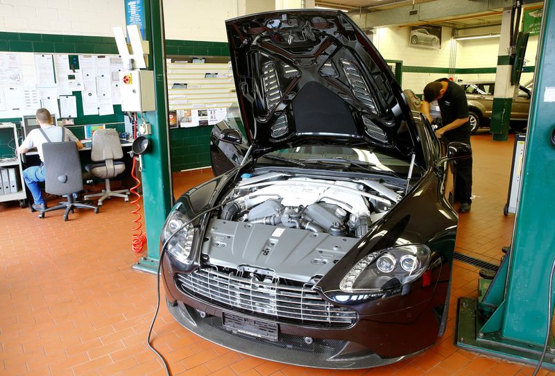 &copy; Reuters. FILE PHOTO: A mechanic works on a Aston Martin V12 Vantage sports car in a service station of Swiss Emil Frey AG in Safenwil, Switzerland May 31, 2017.     REUTERS/Arnd Wiegmann
