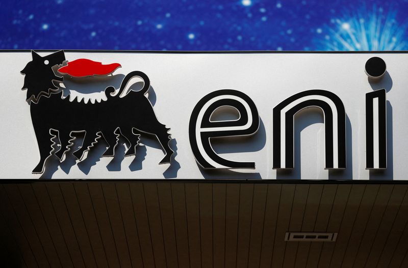 &copy; Reuters. FILE PHOTO: The logo of Italian energy company Eni is seen at a gas station in Rome, Italy August 16, 2018.  REUTERS/Max Rossi