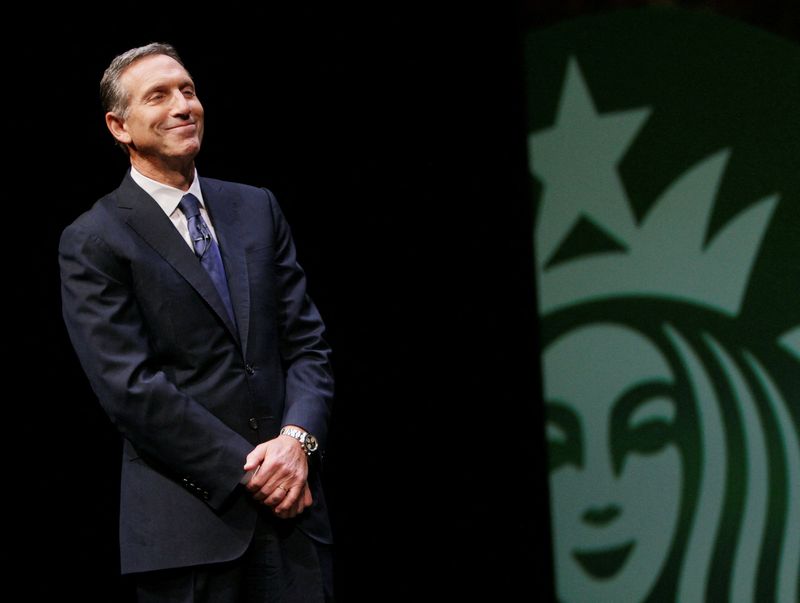 © Reuters. FILE PHOTO: Starbucks' Howard Schultz looks on during its Annual Meeting of Shareholders in Seattle, Washington March 21, 2012.  REUTERS/Robert Sorbo