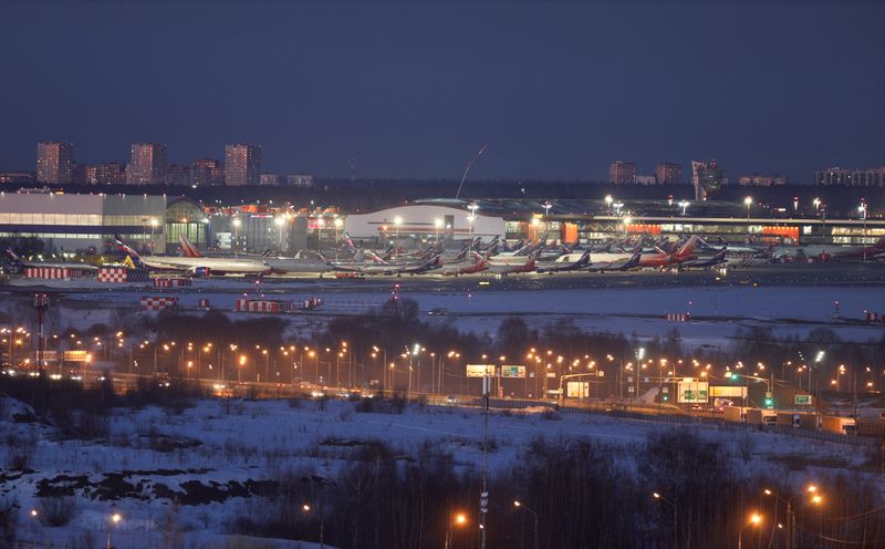 &copy; Reuters. FILE PHOTO: Passenger planes owned by Russia's airlines, including Aeroflot and Rossiya, are parked at Sheremetyevo International Airport in Moscow, Russia March 1, 2022. REUTERS/Marina Lystseva 