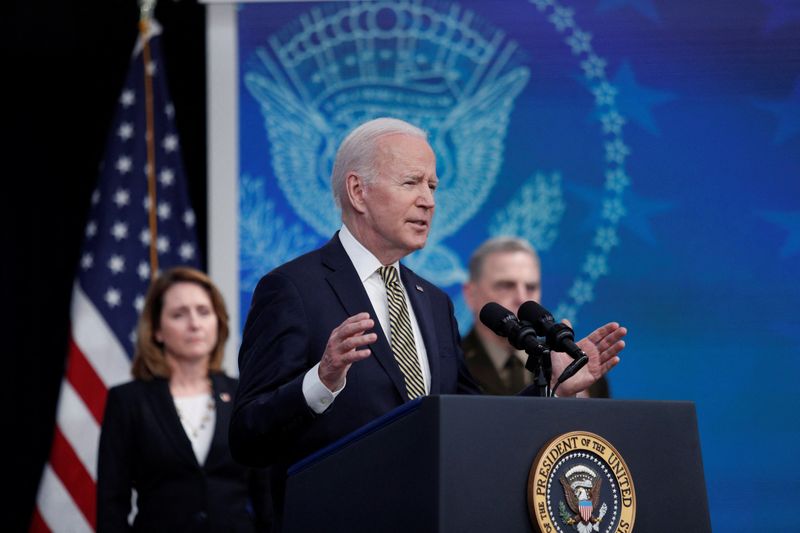 &copy; Reuters. الرئيس الأمريكي جو بايدن يتحدث في البيت الأبيض يوم الأربعاء. تصوير: توم برينر - رويترز