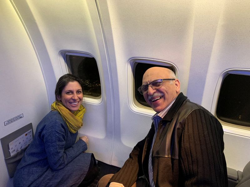 © Reuters. British-Iranian aid worker Nazanin Zaghari-Ratcliffe and dual national Anoosheh Ashoori smile as they sit in a plane flying over London, Britain March 17, 2022 in this picture obtained from social media. Twitter/@salqaq/via REUTERS  