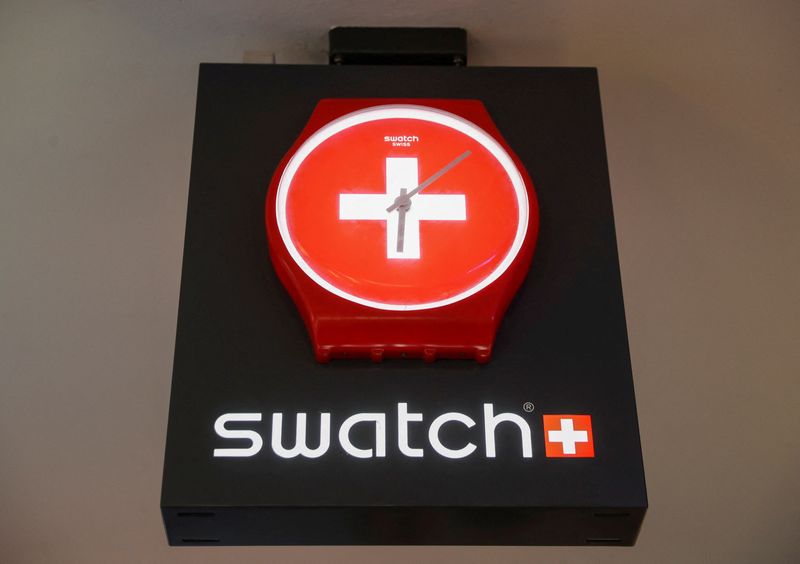 &copy; Reuters. FILE PHOTO: The logo of Swiss watch manufacturer Swatch is seen at a shop in Bern, Switzerland March 18, 2021. REUTERS/Arnd Wiegmann/