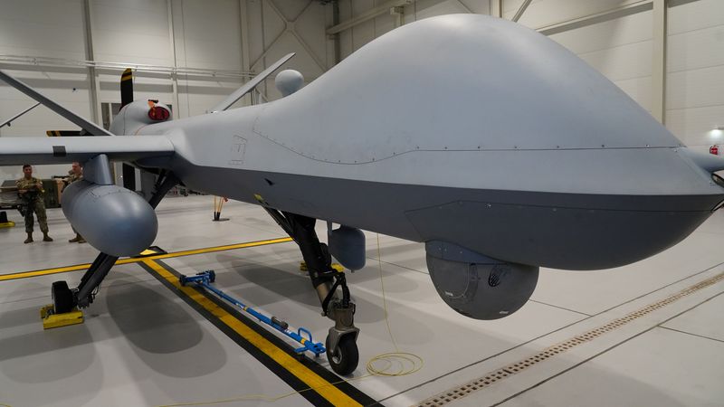 &copy; Reuters. FOTO DE ARCHIVO: Un avión no tripulado modelo MQ-9 Reaper de las fuerzas armadas estadounidenses en la base aérea de Amari, Estonia, el 1 de julio de 2020.  REUTERS/Janis Laizans