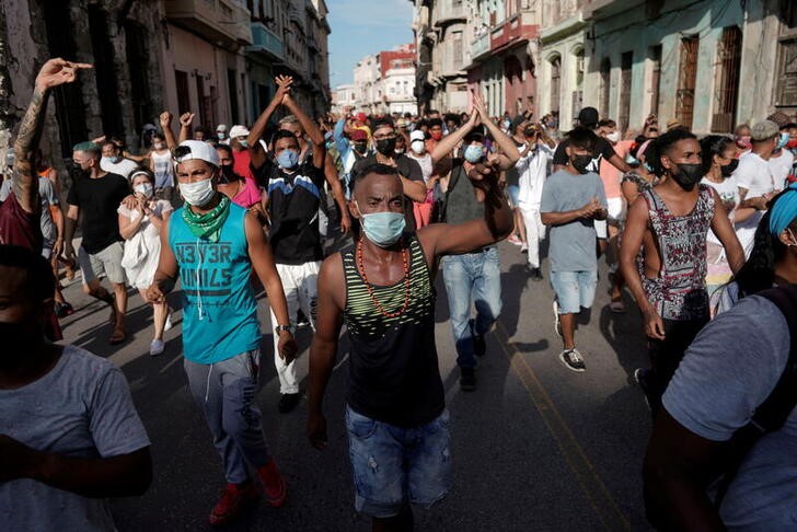 &copy; Reuters. Foto de archivo ilustrativa de las manifestaciones en La Habana contra el gobierno cubano. 
Jul 11, 2021. REUTERS/Alexandre Meneghini