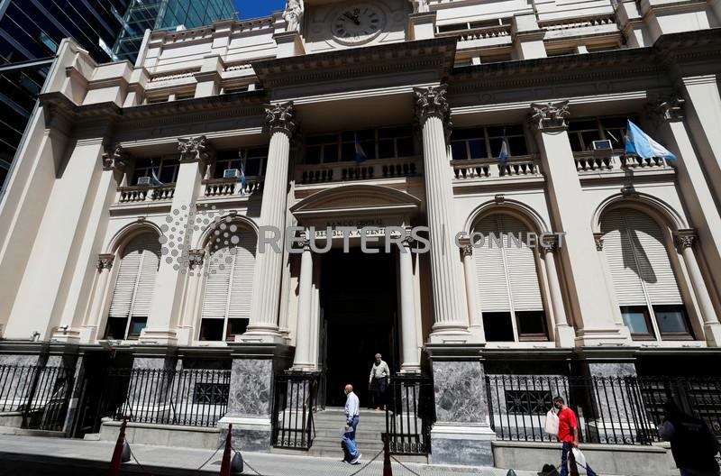 &copy; Reuters. Fachada do Banco Central da Argentina, em Buenos Aires
07/12/2021
REUTERS/Agustin Marcarian