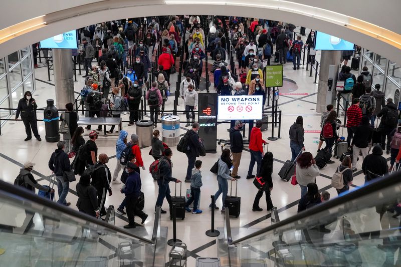 &copy; Reuters. FILE PHOTO: Travelers form lines outside the TSA security checkpoint at Hartsfield-Jackson Atlanta International Airport in Atlanta, Georgia, U.S. December 22, 2021. REUTERS/Elijah Nouvelage/File Photo