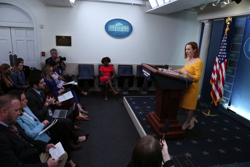 &copy; Reuters. جين ساكي المتحدثة باسم البيت الأبيض في واشنطن يوم 15 مارس اذار 2022. تصوير: ليا ميليس - رويترز. 