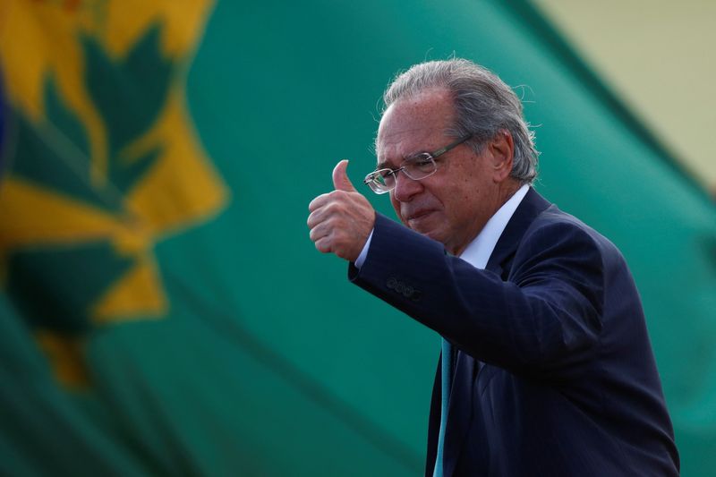 &copy; Reuters. Ministro da Economia, Paulo Guedes, participa de cerimônia de hasteamento da bandeira em frente ao Palácio do Alvorada em Brasília
17/03/2022
REUTERS/Adriano Machado