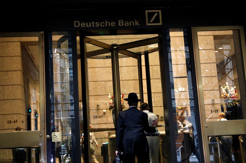 &copy; Reuters. A man enters the lobby of the U.S. headquarters of Deutsche Bank in New York City, U.S., July 8, 2019. REUTERS/Andrew Kelly