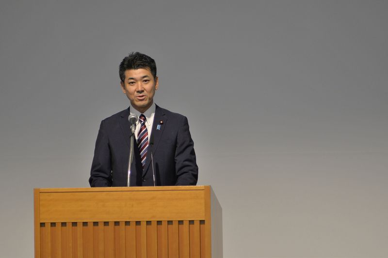 &copy; Reuters. FILE PHOTO: Kenta Izumi, policy chief of the Democratic Party for the People, delivers a speech after Yukio Edano won the leadership race for the major opposition party in Tokyo, Japan September 10, 2020. David Mareuil/Pool via REUTERS 