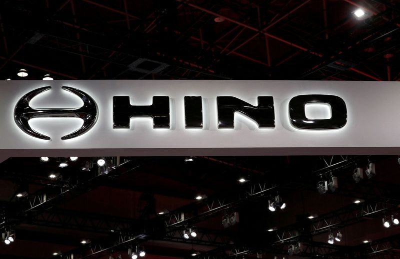 &copy; Reuters. FILE PHOTO: Hino Motors' logo is pictured at the 45th Tokyo Motor Show in Tokyo, Japan October 27, 2017. REUTERS/Kim Kyung-Hoon