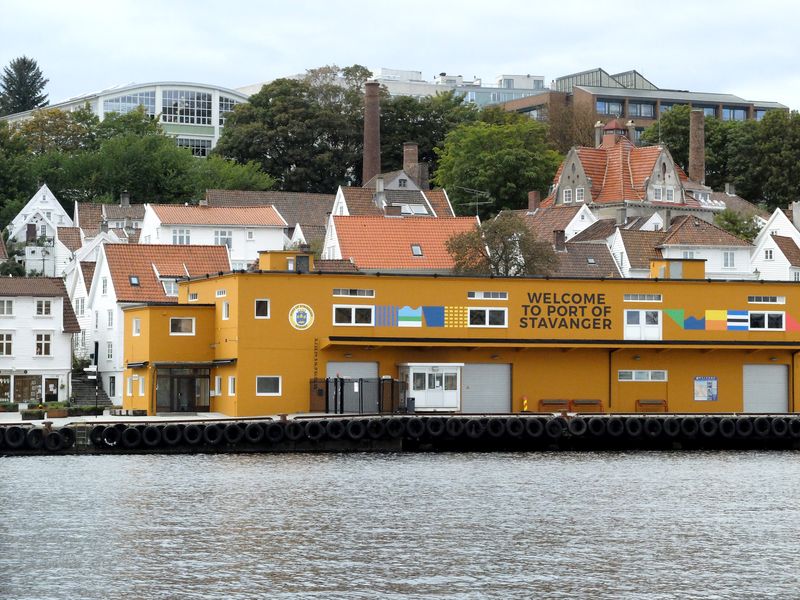 &copy; Reuters. FILE PHOTO - A view over the habour in Stavanger, Norway October 11, 2015.   REUTERS/Stine Jacobsen