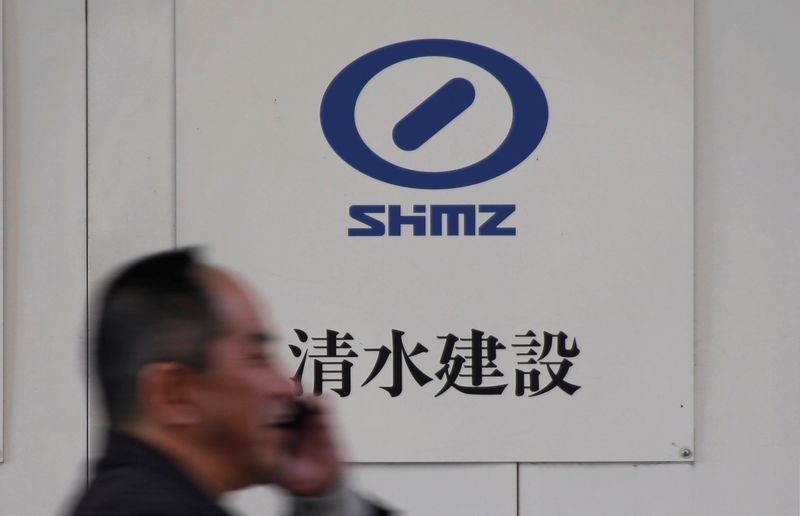 &copy; Reuters. FILE PHOTO: A man walks past the logo of Shimizu Corp outside a construction site in Tokyo, Japan, December 18, 2017.  REUTERS/Toru Hanai