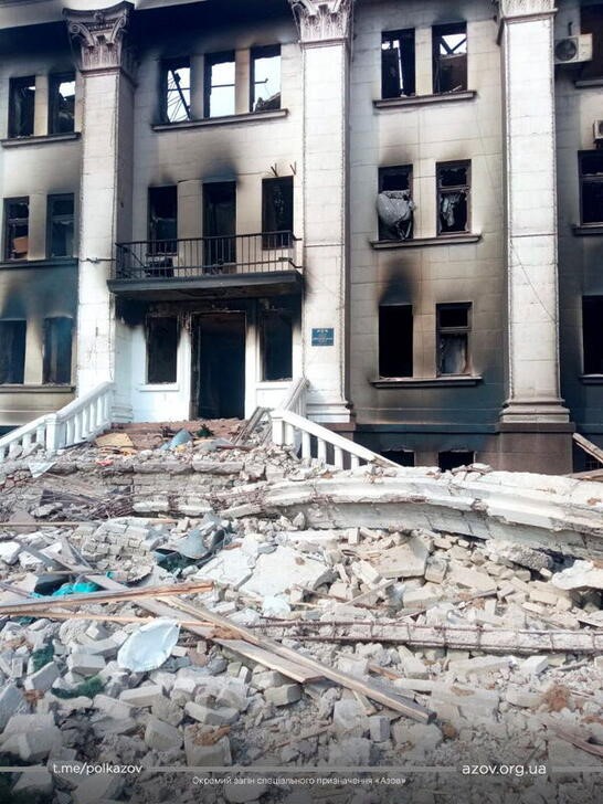 &copy; Reuters. Imagen general del destruido teatro de la ciudad ucraniana de Mariúpol. 18 marzo 2022. Entregada por Azov/vía Reuters. ESTA IMAGEN FUE ENTREGADA POR UNA TERCERA PARTE.