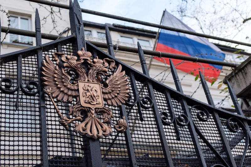 &copy; Reuters. FILE PHOTO: An emblem is displayed on the gate of the Russian Embassy in London, Britain, February 12, 2022. REUTERS/May James