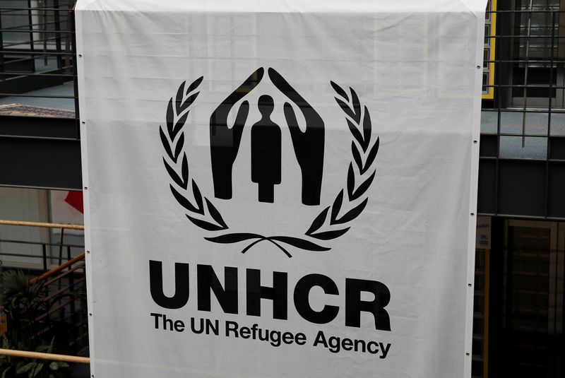&copy; Reuters. شعار مفوضية الأمم المتحدة السامية لشؤون اللاجئين على مقرها في جنيف في صورة من أرشيف رويترز.