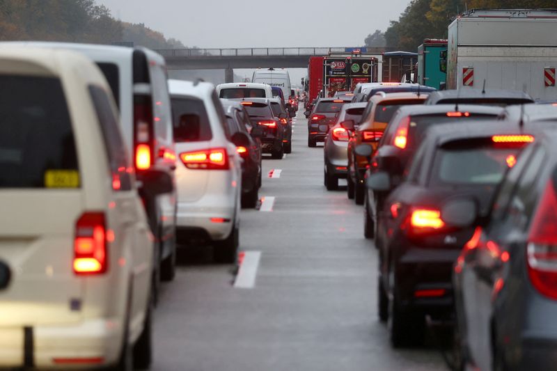 &copy; Reuters. FILE PHOTO: A traffic jam is seen as activists (not pictured) hang on a bridge of A5 highway near Frankfurt, Germany October 26, 2020. REUTERS/Kai Pfaffenbach