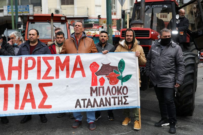 &copy; Reuters. Greek farmers hold a placard during a demonstration against fuel and fertilizer costs affected by the Russian invasion of Ukraine, in Athens, Greece, March 18, 2022. REUTERS/Louiza Vradi