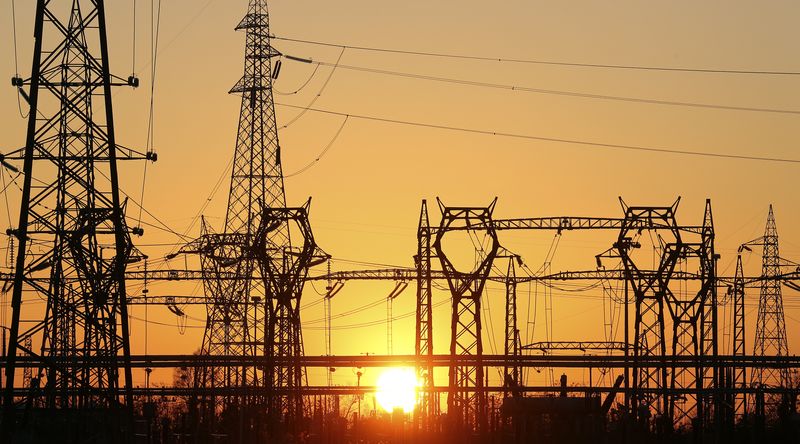 &copy; Reuters. Electricity masts are seen at the sunset in Milan's neighborhood, Italy, February 21, 2016.   REUTERS/Stefano Rellandini