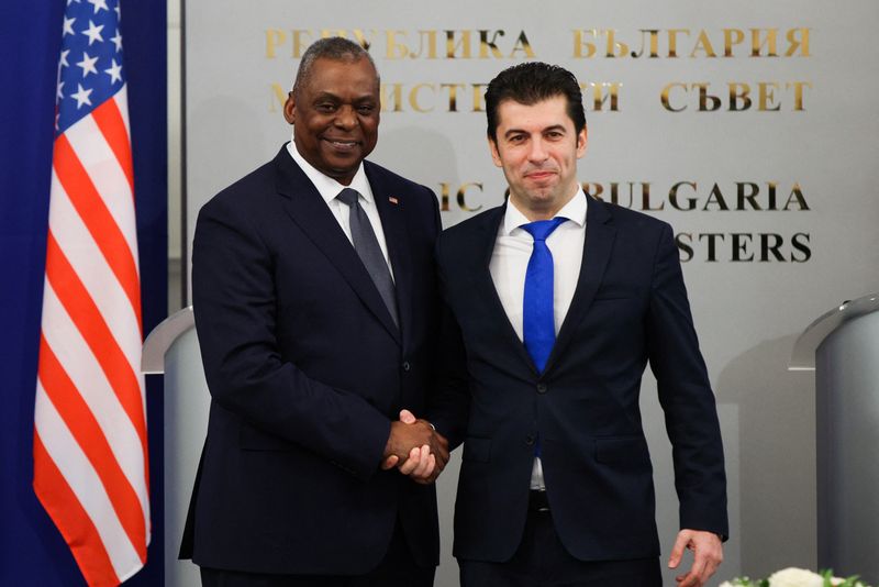 &copy; Reuters. U.S. Secretary of Defense Lloyd Austin shakes hands with Bulgarian Prime Minister Kiril Petkov, in Sofia, Bulgaria, March 19, 2022. REUTERS/Stoyan Nenov
