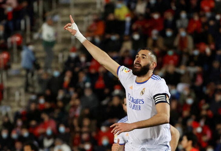 &copy; Reuters. Foto de archivo del delantero del Real Madrid Karim Benzema celebrando tras marcar ante Mallorca 
Mar 14, 2022 
REUTERS/Juan Medina/File Photo