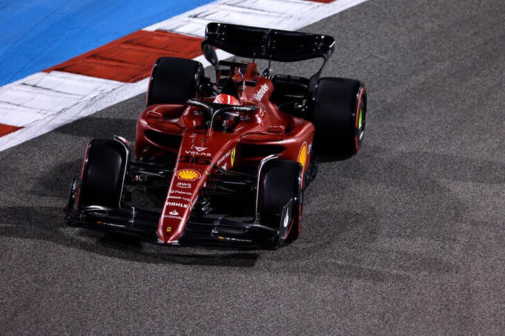 &copy; Reuters. Mar 19, 2022 
Foto del sábado de la Ferrari de Charles Leclerc duriante la clasificación para el Gran Premio de Baréin de la F1 
REUTERS/Hamad I Mohammed